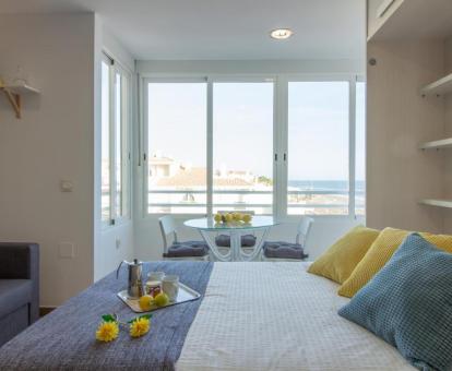 Foto de las vistas al mar desde el interior del apartamento.