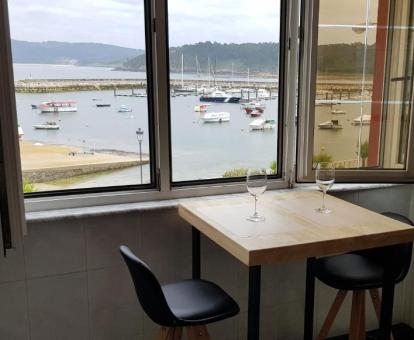 Foto de las vistas al mar desde el comedor del apartamento.