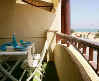 Foto de las instalaciones de este apartamento con vistas al mar.