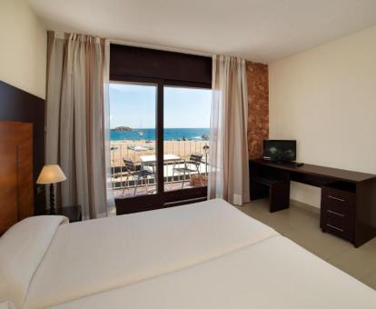 Foto de las instalaciones de este hotel con vistas al mar.