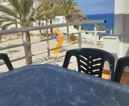 Foto de las instalaciones de este hotel con vistas al mar.