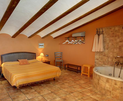 Foto de la habitación con jacuzzi privado de la Casa Rural Mirador del Salto