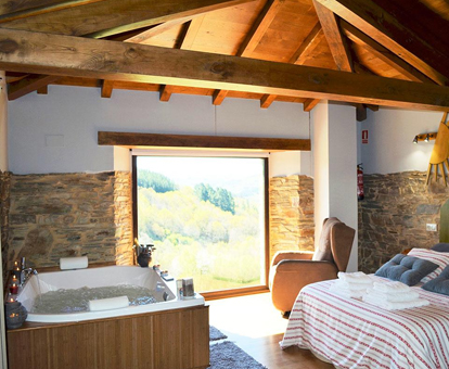 Foto del jacuzzi privado para dos personas que hay en la habitaciÃ³n de la Casa Viduedo, en Asturias