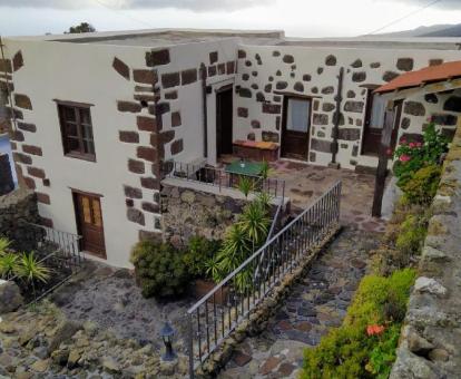 Foto de esta acogedora casa rural con terraza.