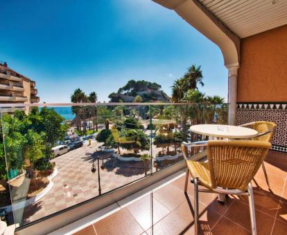 Foto de las instalaciones de este hotel con vistas al mar.