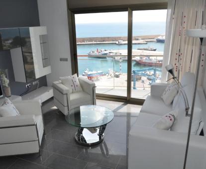 Foto de las instalaciones de este apartamento con vistas al mar.