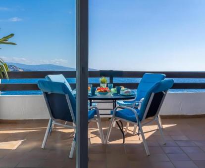 Foto de las instalaciones de este hotel con vistas al mar.