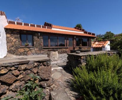 Foto de esta preciosa casa rural independiente con jardín.