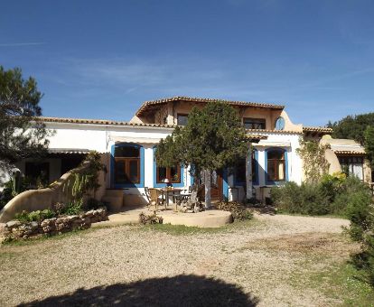 Una de las coquetas casas independientes con zona exterior privada de este alojamiento rural.