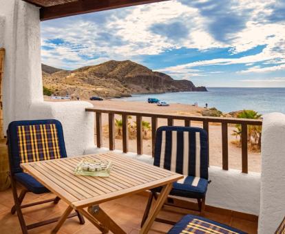 Foto de las instalaciones de este hotel con vistas al mar.