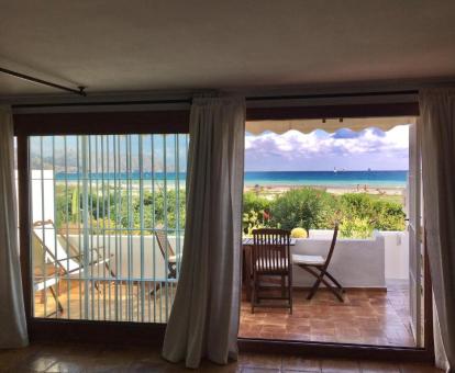 Foto de las instalaciones de este apartamento con vistas al mar.