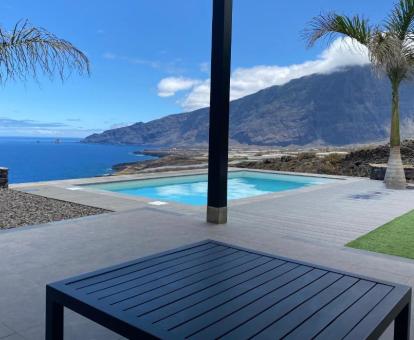 Foto de la piscina al aire libre disponible todo el año de esta casa independiente.