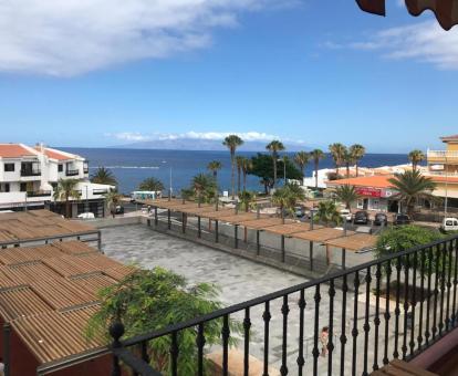 Foto de las vistas al mar desde el balcón del apartamento.