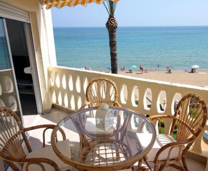 Foto de las instalaciones de este hotel con vistas al mar.