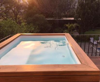 Foto de la bañera de hidromasaje privada al aire libre de la Suite.