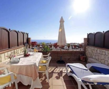 Foto de las instalaciones de este hotel con vistas al mar.