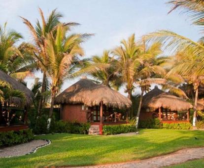 Foto de los bungalows independientes de este hotel solo para adultos.