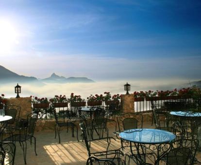 Foto de la terraza con maravillosas vistas a la naturaleza de este hotel rural.