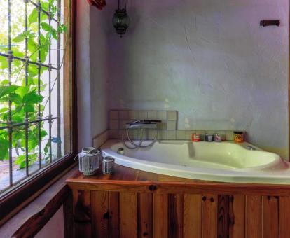 Foto de la bañera de hidromasajes privada del alojamiento.
