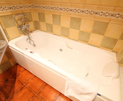 Foto de la bañera de hidromasaje del hotel Casona de Torres