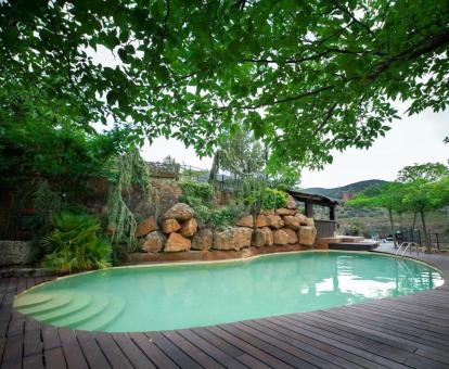 Foto de la piscina al aire libre disponible todo el año de este hotel rural.