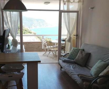 Foto de las instalaciones de este hotel con vistas al mar.