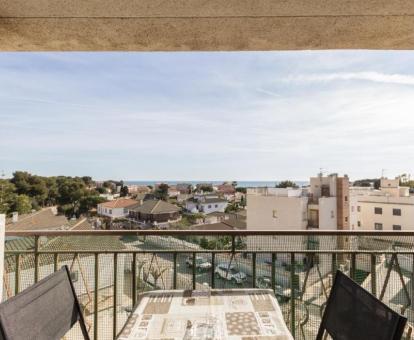 Foto de las instalaciones de este hotel con vistas al mar.