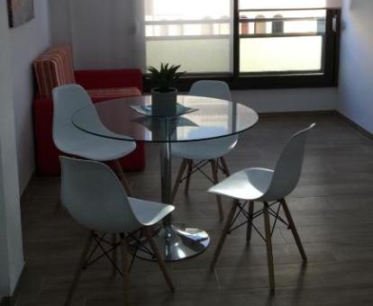 Foto de las instalaciones de este hotel con vistas al mar.