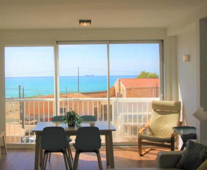 Foto de las instalaciones de este apartamento con vistas al mar.