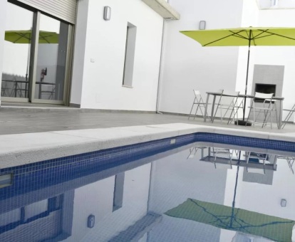 Foto de la piscina privada del apartamento premium.