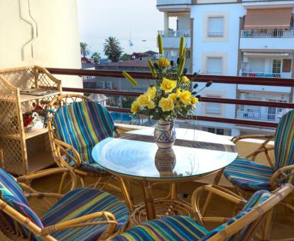 Foto de las instalaciones de este hotel con vistas al mar.