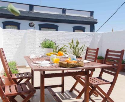 Foto de las instalaciones de este apartamento con vistas al mar.