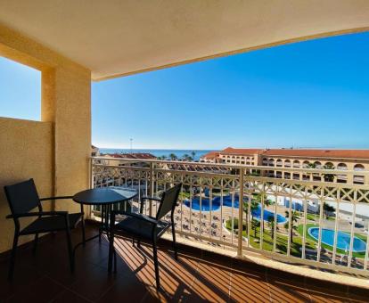 Foto de la terraza con vistas al mar del apartamento.