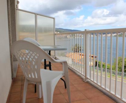 Foto de las vistas al mar desde el balcón del apartamento.