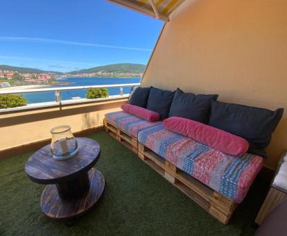 Foto de la terraza con vistas al mar del apartamento.