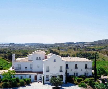 Edificio de este hermoso cortijo en un tranquilo entorno para desconectar de la rutina.