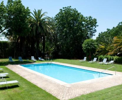 Foto de la piscina al aire libre disponible todo el año de este fabuloso alojamiento rural.