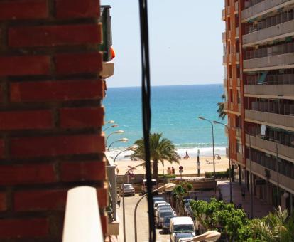 Foto de las instalaciones de este hotel con vistas al mar.