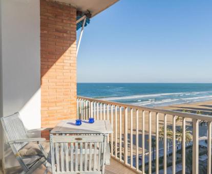 Foto de las instalaciones de este hotel con vistas al mar.