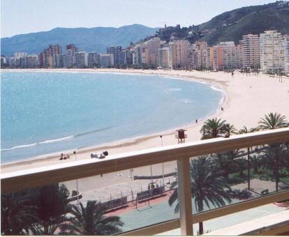 Foto de las instalaciones de este hotel con vistas al mar.