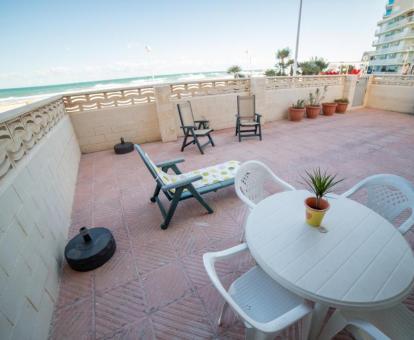 Foto de las instalaciones de este apartamento con vistas al mar.