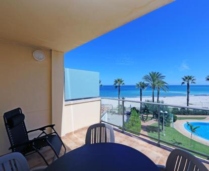 Foto de las instalaciones de este hotel con vistas al mar.
