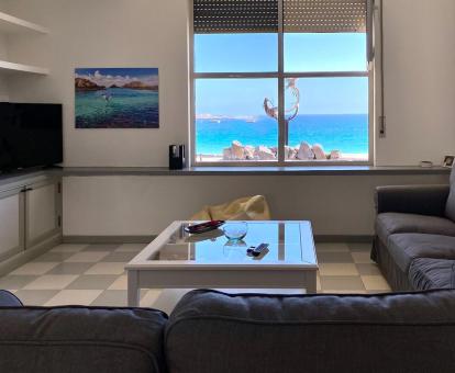 Foto de la sala de estar con vistas al mar de este precioso dúplex.