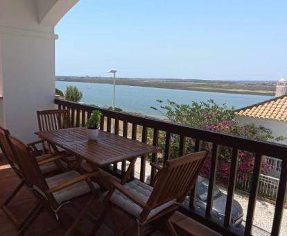 Foto de la terraza amueblada con vistas al mar de este precioso dúplex.