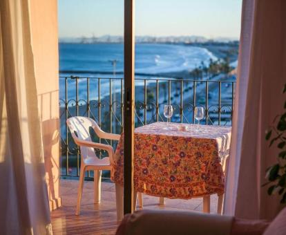 Foto de las instalaciones de este apartamento con vistas al mar.