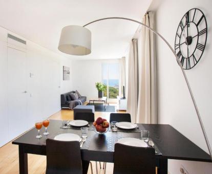 Foto de las instalaciones de este apartamento con vistas al mar.