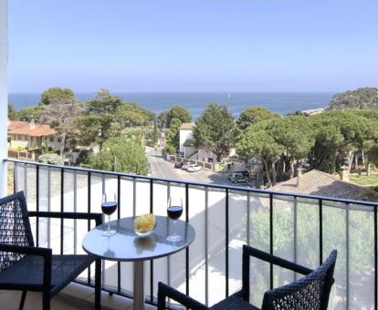 Foto de las instalaciones de este hotel con vistas al mar.