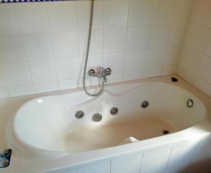 Foto de la bañera de hidromasajes de la casa.
