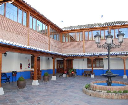 Edificio de este acogedor cortijo con patio interior.