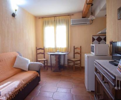 Foto del interior del acogedor apartamento de un dormitorio de este establecimiento rural.